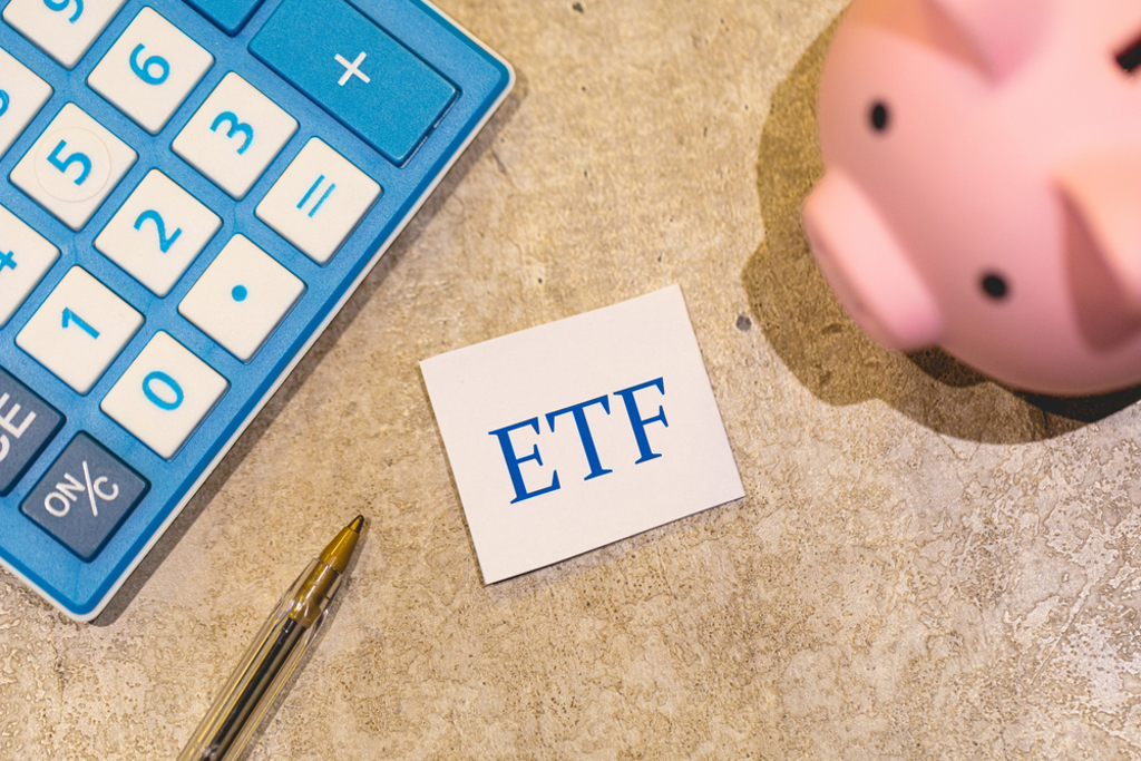 存股族越來越重視每月現金流，帶動季配、甚至月配ETF受青睞。（示意圖/達志影像/shutterstock）