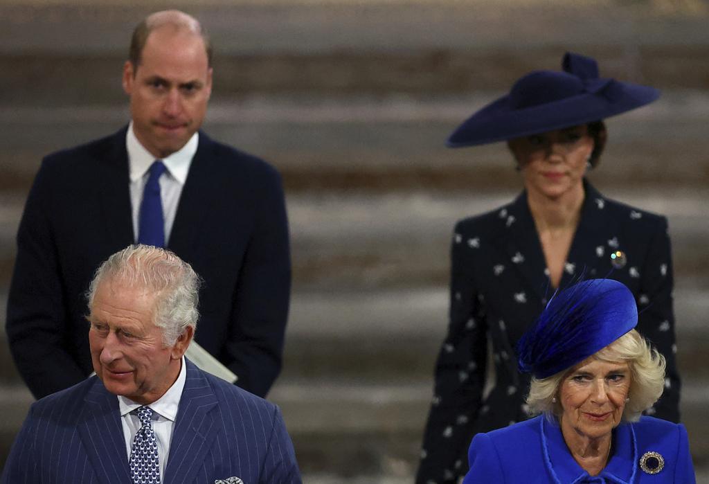 英王查爾斯3月13日和妻子卡蜜拉（前右），還有凱特（後右）和威廉（後左）在倫敦西敏寺（Westminster Abbey）出席大英國協日（Commonwealth Day）的相關活動。（美聯社）
