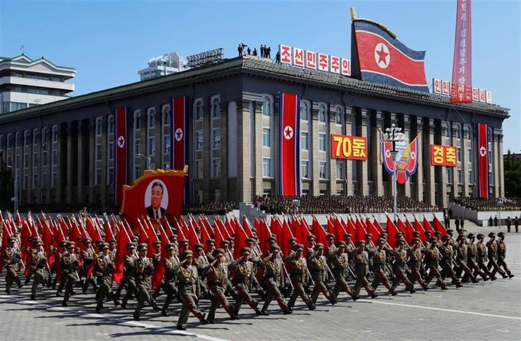 北韓聲稱約有80萬公民（約占該國人口3％）自願參軍或重新入伍，以對抗美國。（路透社）