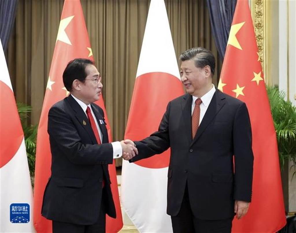 名家觀點》笪志剛：渲染中國風險日本ODA援助正加速變味。圖為去年11月17日大陸國家主席習近平在曼谷會見日本首相岸田文雄。（大陸外交部）