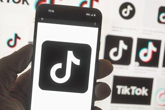 TikTok執行長在美國國會遭到議員輪番炮轟，學者認為反映美國國會的仇中心態。（美聯社）