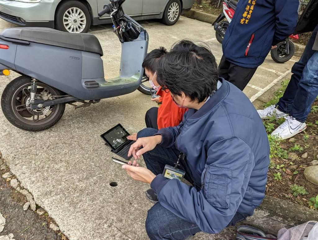 桃園市農業局使用空拍機搜索沸沸中。(農業局提供／呂筱蟬桃園傳真)