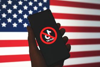 半島電視台：TikTok不安全？美國才在用谷歌監視世界。（觀察者網╱半島電視台報導截圖）
