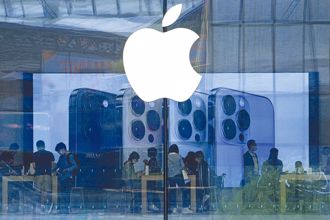 蘋果(Apple)將於5月5日公布第一季財報，數項重要製程導入3奈米製程，台積電、大立光等蘋概股受惠。(美聯社)
