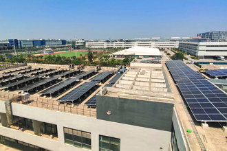 鴻海透過營運節能、直購綠電、綠電建置、投資購買綠電憑證四大手段，來降低集團溫室氣體排放量。（鴻海提供）