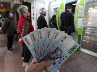 全台已超過1,300萬人、逾半民眾已領取6,000元，最後登場的是4月17日的「郵局臨櫃提現」。（圖/中時報系資料照片）