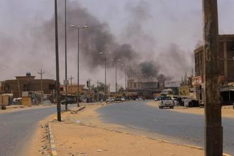 蘇丹政府軍和蘇丹快速支援部隊（RSF）15日爆發戰鬥以來，已造成至少459人死亡、4072人受傷。（路透社）