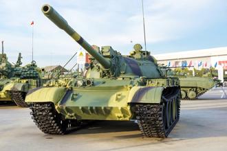 愈來愈多畫面顯示，俄羅斯在前線部署已經退役多年的「博物館阿公級坦克」T-55。（資料照／shutterstock）