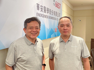 華安醫學董事長邱壬乙（左）、總經理陳翰民（右）。（王逸芯攝）