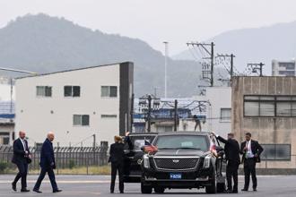 G7峰會於廣島開幕，美國總統拜登自備暱稱為「野獸」的座車。（圖／路透社）