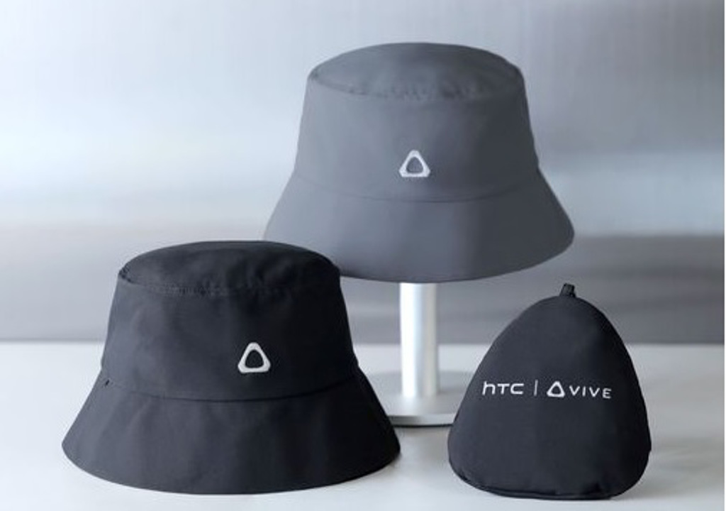 宏達電今年股東會紀念品「雙面抗UV機能帽」太夯，才開放兌領一星期就傳出缺貨。（照片提供／宏達電）
