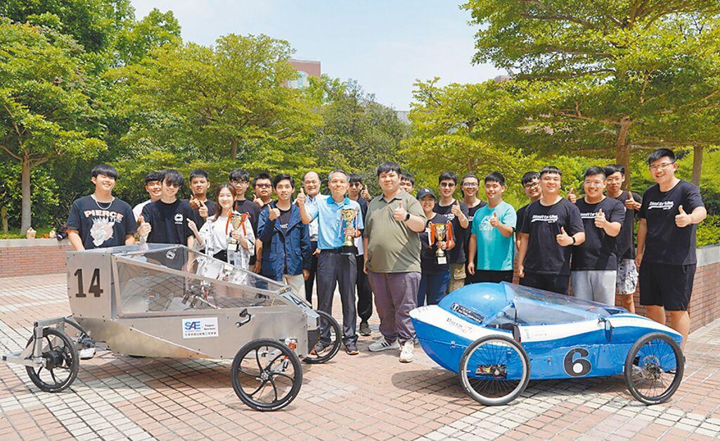 大葉大學機械系在全國大專校院環保節能車大賽抱回三個獎盃。圖／大葉大學提供