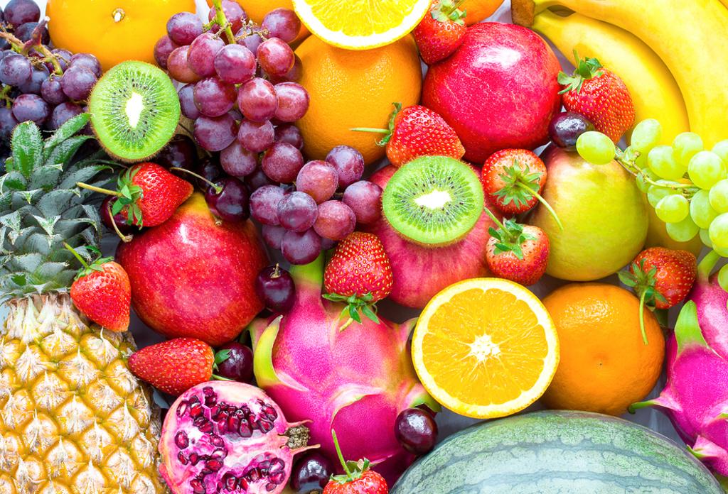 阿伯3餐營養均衡、不吃甜食，但水果份量太多導致血糖超標。（示意圖／Shutterstock）