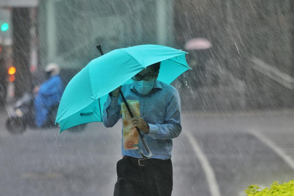 今天桃園以北、中南部地區及竹苗、花蓮山區有局部大雨發生機率。（本報資料照片）