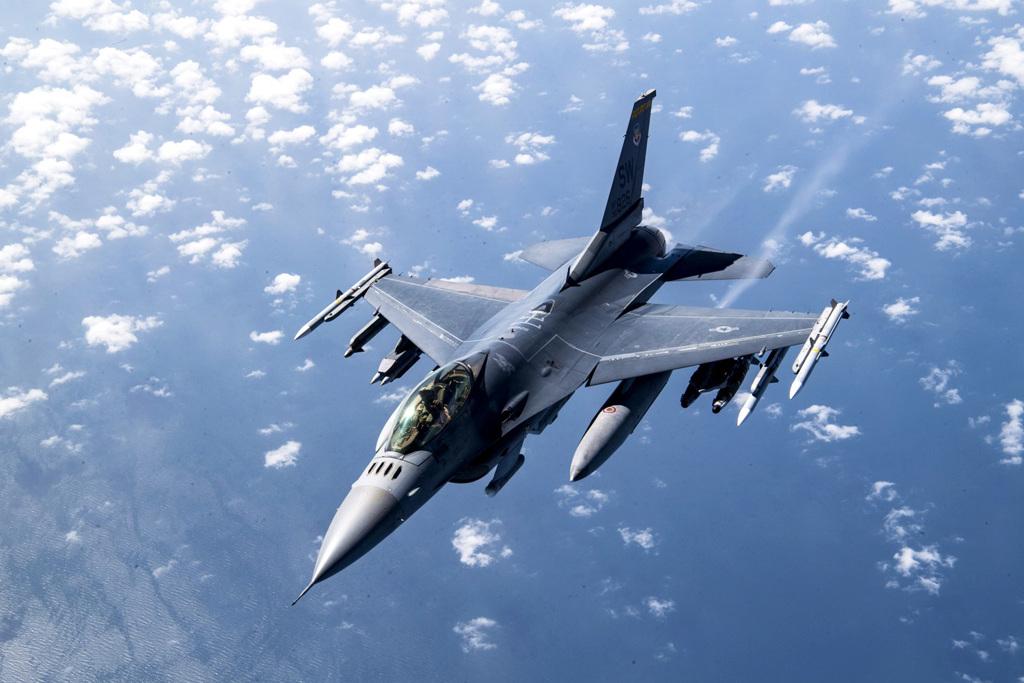美軍一架F-16戰機4日下午緊急升空，攔截一架不安全飛行的民用小飛機，F-16升空後引爆的音爆巨響響徹華府。（資料照／摘自美國空軍官網）