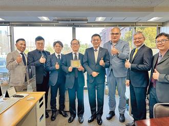 久順精密總經理徐玉筠（左五）與日本齒輪製造協會及台灣貴賓們合影。圖／久順精密提供