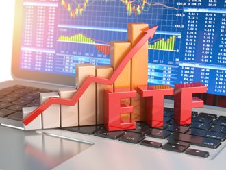 ETF波動風險通常較個股低，適合存股族長期穩健投資。（示意圖/達志影像/shutterstock）