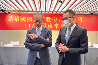晶華國際酒店集團董事長潘思亮（左）、總經理暨集團營運長吳偉正（右）。（林資傑攝）