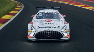 具有銀白特殊塗裝的MSI微星科技、 Mercedes-AMG GT3 賽車「White Dragon」（微星提供）