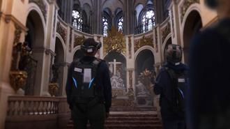 法國展出《永恆聖母院》VR體驗中，擬真高解析度的模擬情境，帶領觀眾沉浸巴黎聖母院壯麗場景。 （HTC提供）