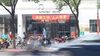 美國一項新研究結果顯示，中國於去年12月突然取消嚴格的COVID-19封控措施，可能造成接下來2個月內有近200萬人超額死亡。（圖/路透社）