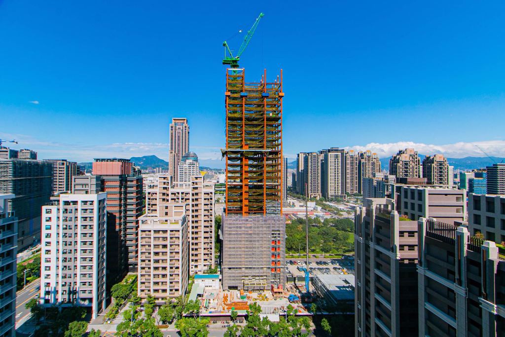 統計2023上半年十大熱門預售屋交易行政區，三重區交易量高達2407件，以平均1天交易13件以上的成績位居第1。(圖/永慶提供)