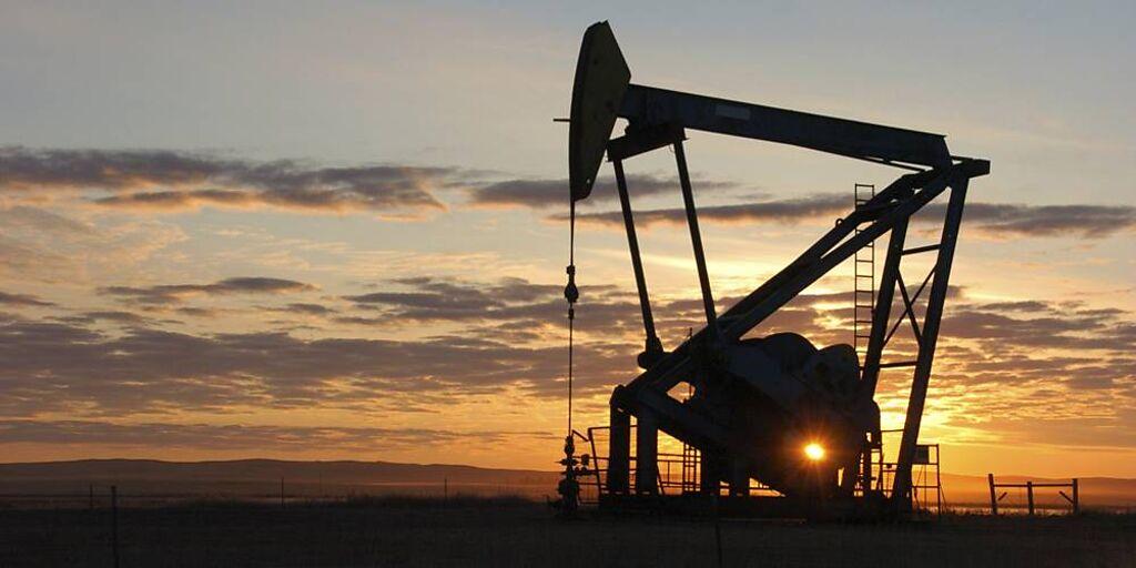 布蘭特原油每桶價格逼近90美元，市場直指油價挑戰百美元。圖／美聯社