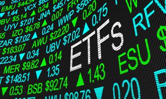 「指數股票型基金」ETF（Exchange Traded Fund），20年前的第一檔商品募到35億，2023年台灣ETF規模突破3兆！平均每4人就有1人投資ETF。（示意圖／shutterstock）
