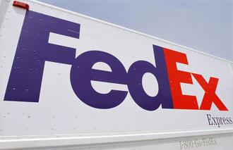 不畏貨運低迷、營收連四季下滑，FedEx上季獲利年增23％，高於市場預期。圖／美聯社