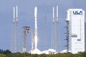 亞馬遜旗下網路衛星業務Kuiper，於6日成功發射首批兩枚低軌道衛星。圖／美聯社