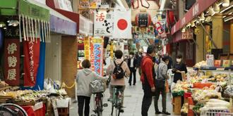 日本10月au Jibun Bank服務業採購經理人指數（PMI）終值，由9月的53.8降至51.6，寫下今年以來最低。圖／美聯社