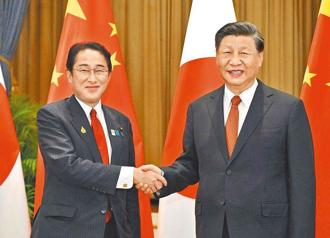 日本首相岸田文雄2022年與中國國家主席習近平會談。（路透社資料照）
