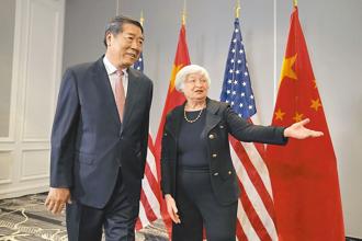 美國財長葉倫與中國國務院副總理何立峰展開會談，均有意改善中美經貿關係。圖／美聯社