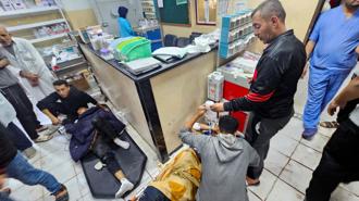 2023年11月16日，加薩走廊北部的希法醫院因以色列地面攻擊而停止服務，在以色列襲擊中受傷的巴勒斯坦人躺在印尼醫院的地板上接受援助。（路透社）
