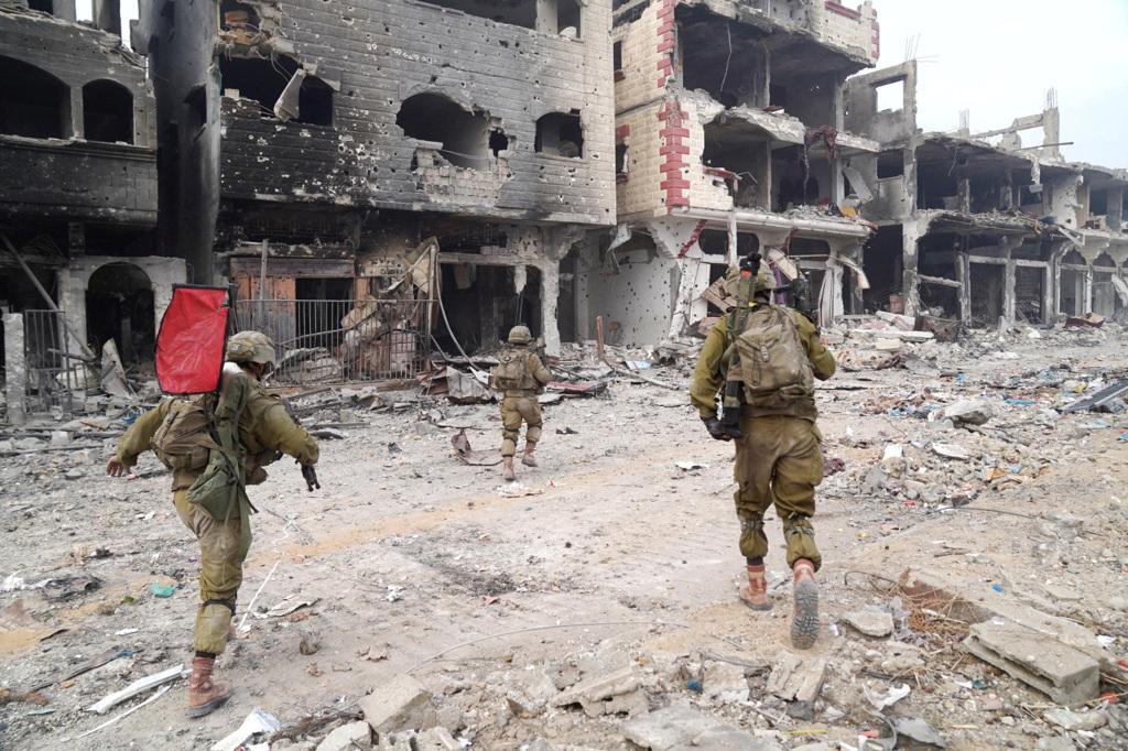 以色列對加薩巿澤圖恩區展開拂曉攻擊，造成41人喪生。圖為以軍已佔領部分加薩市區。（圖／路透社）

