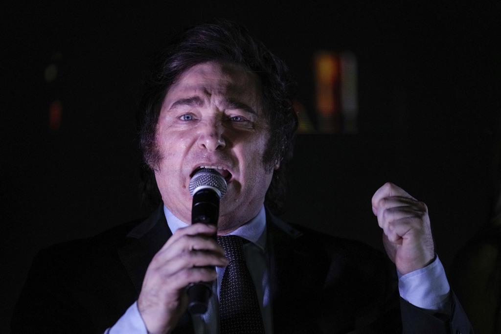 阿根廷總統決選第二輪結果出爐，自由前進黨米雷伊（Javier Milei）擊敗執政黨候選人馬沙，反轉阿根廷歷史政局。（圖/美聯社）
