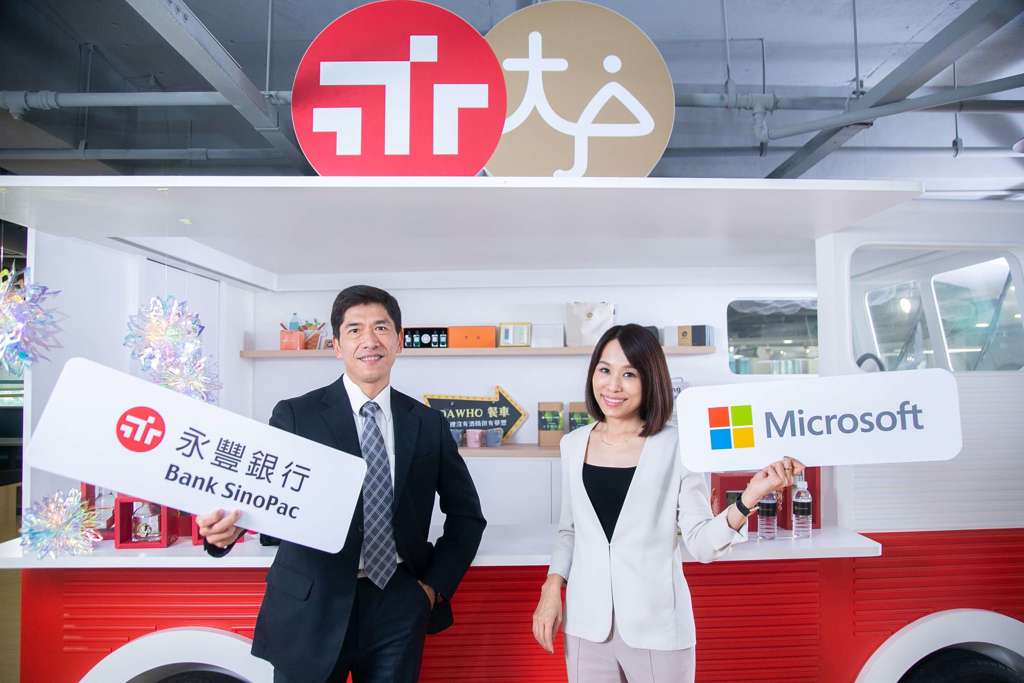永豐銀資訊處資深協理沈志成(左）、台灣微軟大型企業商務事業群總經理李倩（右）。（圖:永豐銀提供）