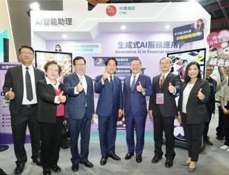 中信金控參與2023台北國際金融博覽會，副總統賴清德（中）親臨中國信託展區體驗。（中國信託提供）