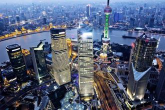 謝金河表示，大陸快速奔馳30年，又到了新的轉折時刻。圖為上海夜景。（示意圖/達志影像/shutterstock）
