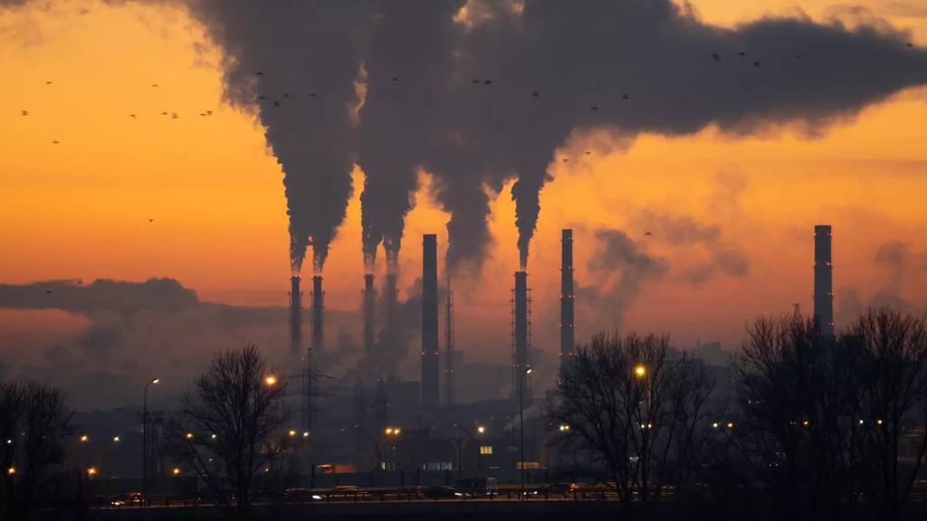 空氣汙染的主要成份就是二氧化碳，為遏止碳排，歐盟要從產業著手。(圖/shutterstock)
