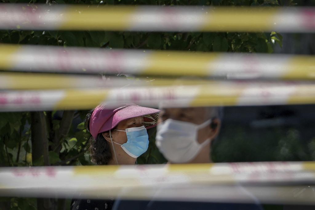 中國大陸兒童不明肺炎病例激增，已引發美國議員關注，圖為北京為民眾檢測新冠肺炎的資料照。（美聯社）