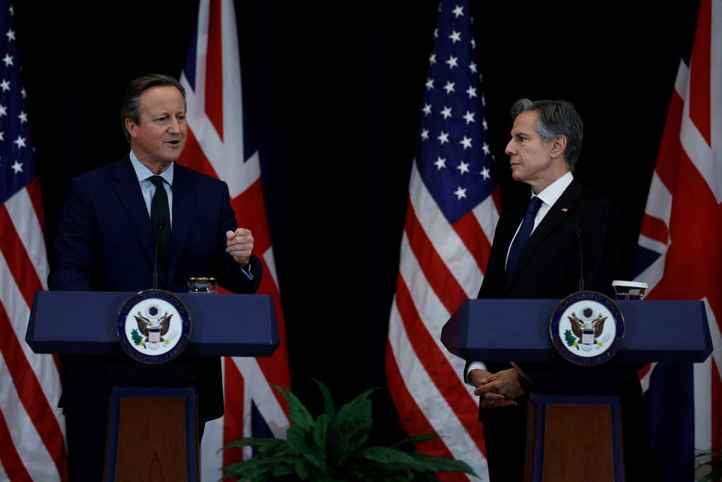 美國國務卿布林肯（Antony Blinken）今天與到訪的新任英國外交大臣卡麥隆（David Cameron）會談。布(圖/ 路透社)
