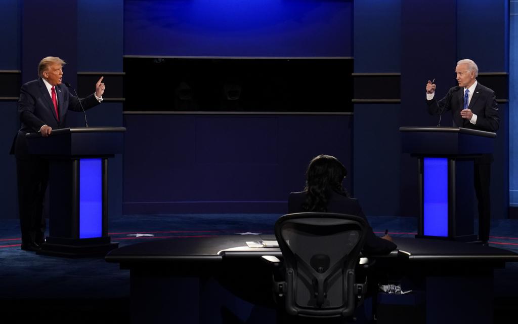 美國總統大選預料又將迎來川普（左）與拜登（右）的大對決。圖為2人在2020年10月22日的最後一場電視辯論會。（圖／美聯社資料照片）