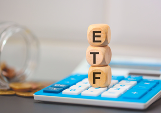 據綜合報導，台股ETF目前規模衝到1.45兆，股東總人數超過600萬；高股息ETF因AI加持，股價不斷創新高，吸引許多散戶湧入形成一股不可或缺的勢力。(shutterstock)