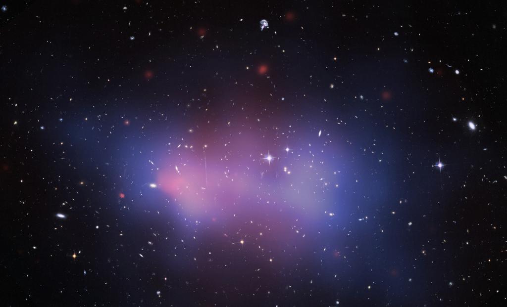 名的埃爾戈爾多星系團（El Gordo galaxy cluster）圖片中的藍色是人工添加的。（NASA, ESA )