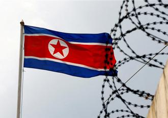 北韓在管制區周遭的旗幟（路透社）