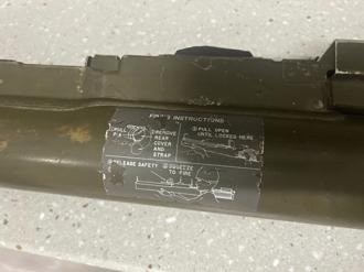 美國麻薩諸塞州一名警察日前盤查可疑車輛時，意外在車上發現美國陸軍使用的M190火箭彈發射器。（圖／美聯社）