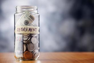 中高齡料成未來勞動市場主流，若60歲以上重返職場，記得請領俗稱「第3筆退休金」的「續提退休金」。（示意圖/達志影像/shutterstock）