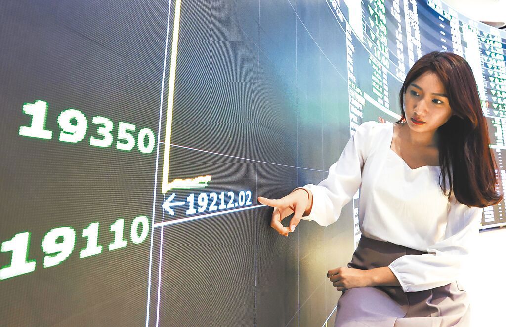 國安基金退場 台積電、鴻海未來如何？3萬點台股迎生存考驗