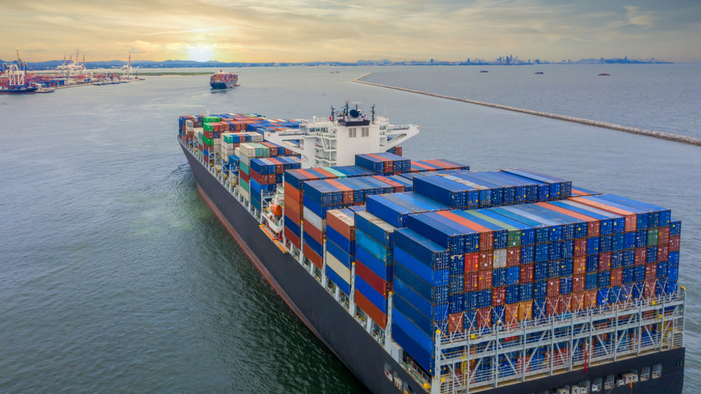 航運股兩樣情！空優於海趨勢明確「華航、長榮航瘋賺假期財」貨櫃三雄供過於求有救嗎？這1檔高殖利率、低本益比展現防禦韌性